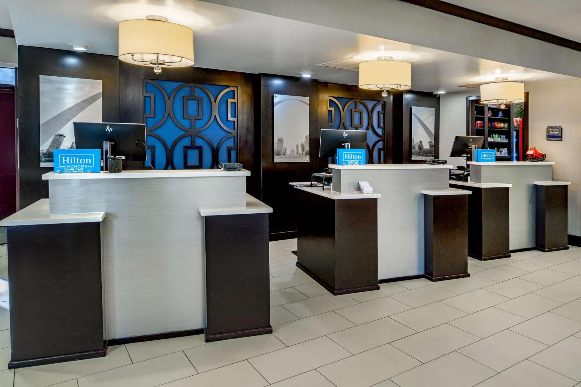 Embassy Suites By Hilton St Louis Airport Бриджтон Экстерьер фото