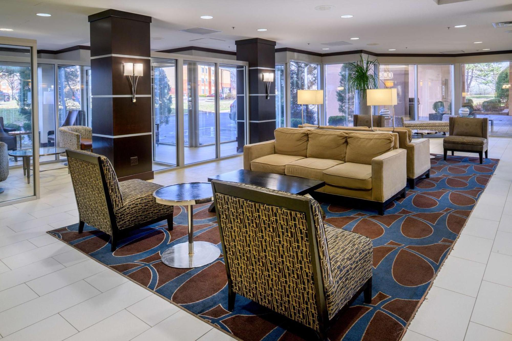 Embassy Suites By Hilton St Louis Airport Бриджтон Экстерьер фото